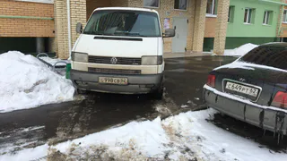 Ему так удобно: на Шереметьевской автохам припарковался на тротуаре