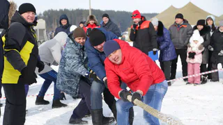 Полицейские Нижнекамска отведали солдатской каши и поиграли в футбол