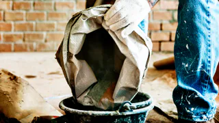 Ни трещины, ни сколов: как замешать идеальную бетонную смесь для отмостки — названы оптимальные соотношения компонентов