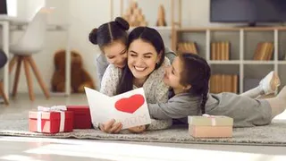 Материнство предложено приравнять к работе