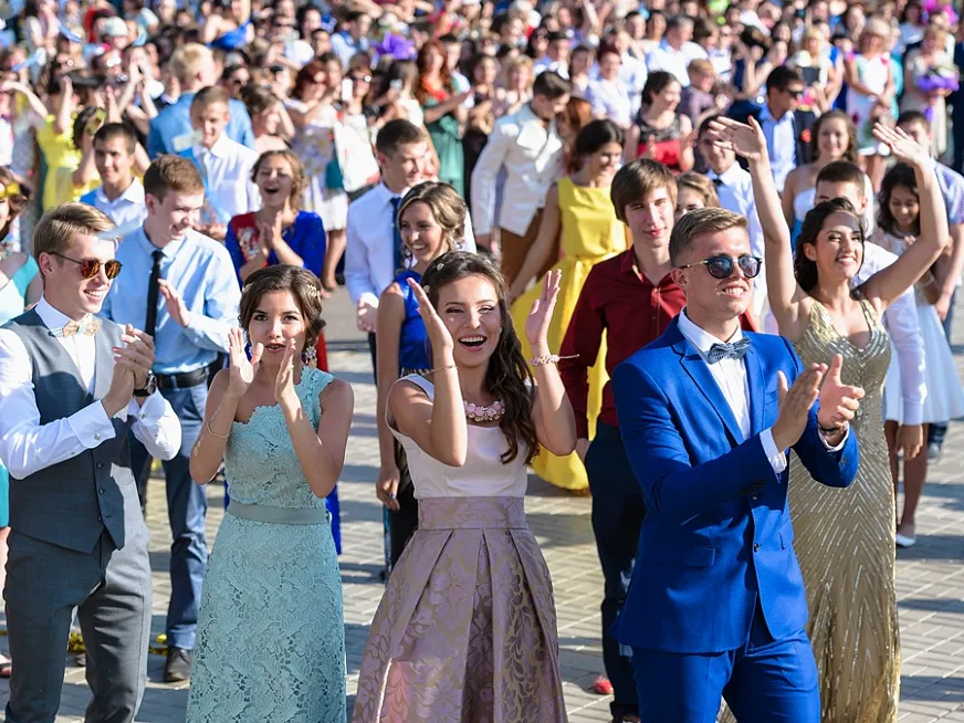 Родители нижнекамских школьников: выпускные отменять не нужно