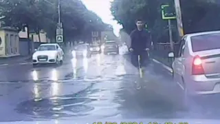 В Рязани электросамокатчики ехали по встречной полосе