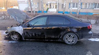 В Чебоксарах огонь повредил две иномарки