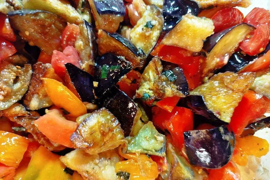 Научилась готовить этот ресторанный салат из баклажанов, теперь муж дарит цветы, а дети моют посуду