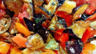 Научилась готовить этот ресторанный салат из баклажанов, теперь муж дарит цветы, а дети моют посуду