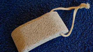 Пятки пемзой больше не шкрябаю – новый хит в уходе за кожей стоп: ступни мягенькие, как после салонных процедур