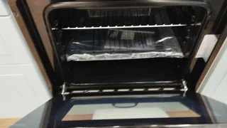 Чайная ложка в кипяток — и духовка сияет как на праздник: ни векового жира, ни нагара — супер-лайфхак