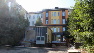 Губернатор Олег Мельниченко оценил ход строительства дома для медработников в Сердобском районе