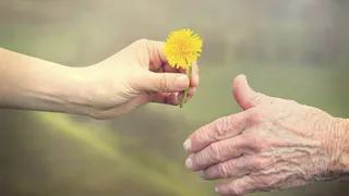 «Я клянусь любить тебя в горе и в радости»: почему любить себя очень сложно