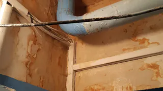 Нижнекамцы жалуются на то, что в доме протекает крыша 