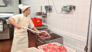 В рязанских магазинах нашли тухлое мясо