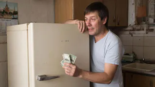 Вместо офисного кресла - холодильник: схема заработка 43 000 с точки, которую нашел после 13 лет работы