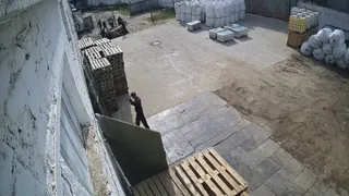 В колонии под Ковровом осужденный получил серьёзную травму управляя погрузчиком без разрешения