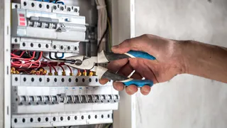 Во Владимире пойдет под суд работник предприятия, из-за ошибки которого электрик получил смертельный удар током