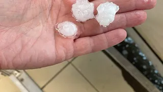 Челябинская область снова под ударом стихии: ливень с градом обрушился на Магнитогорск