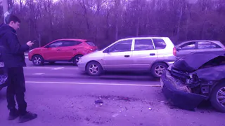 Соцсети: у “Премьера” столкнулись две легковушки