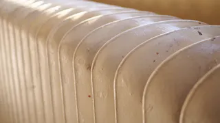 Батареи еле теплые, а счета за ЖКЖ растут: нужна только фольга - и дома комфортно даже в -30°C