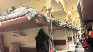 «Выкупил купе, пошел есть, а когда вернулся, там сидели мама с сыном»: Что делать в такой ситуации?