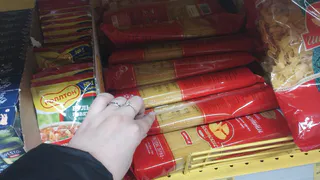 Развариваются и слипаются в ком: Роскачество назвало марки макарон, которую нельзя брать даже по акции