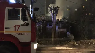 Техцентр и машину в Ряжске тушило 9 человек