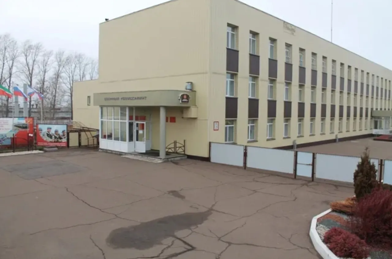 «На каком основании вы обязали сотрудников бюджетной сферы раздавать повестки?!»