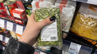 Каждую неделю жарю горох: дети перестали канючить в магазине чипсы, сухарики и попкорн - и даже в гостях не едят