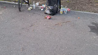 Сквер Чайковского в Магнитогорске утопает в грязи и мусоре