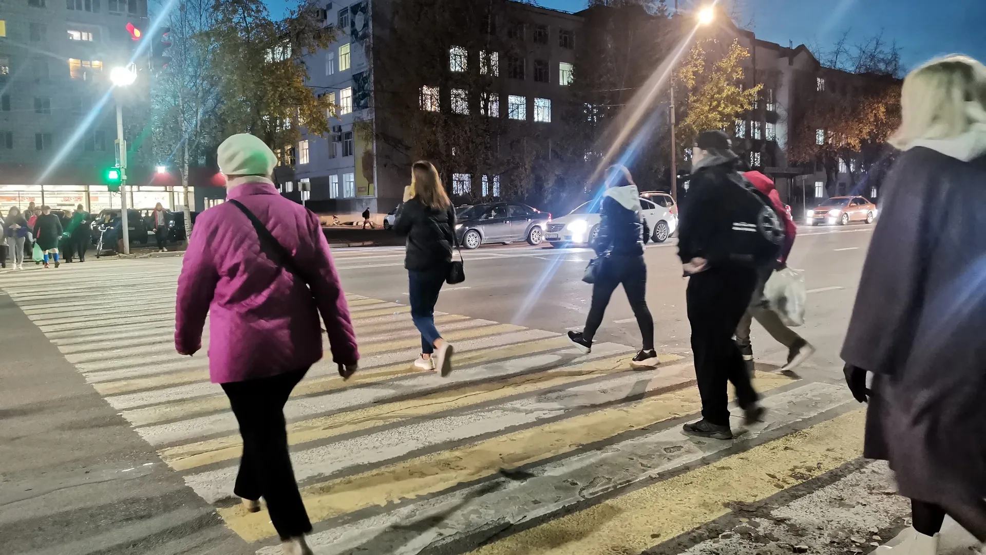 Гороскоп на 2 декабря: Весы добьются своего, а Водолеи удивят коллег оригинальными идеями