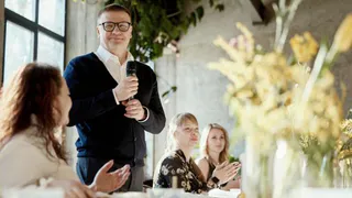 Губернатор Челябинской области поздравил жительниц с 8 Марта