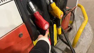 В Рязани в Приокском районе задержали автовора, сливавшего бензин