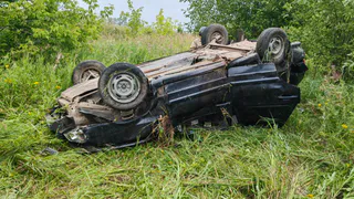 Еще один вылет в кювет с переворотом в Чувашии: на этот раз за рулем была 19-летняя девушка