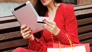 Психологи объяснили, почему «просто люблю шопинг» может быть зависимостью – и как отличить одно от другого