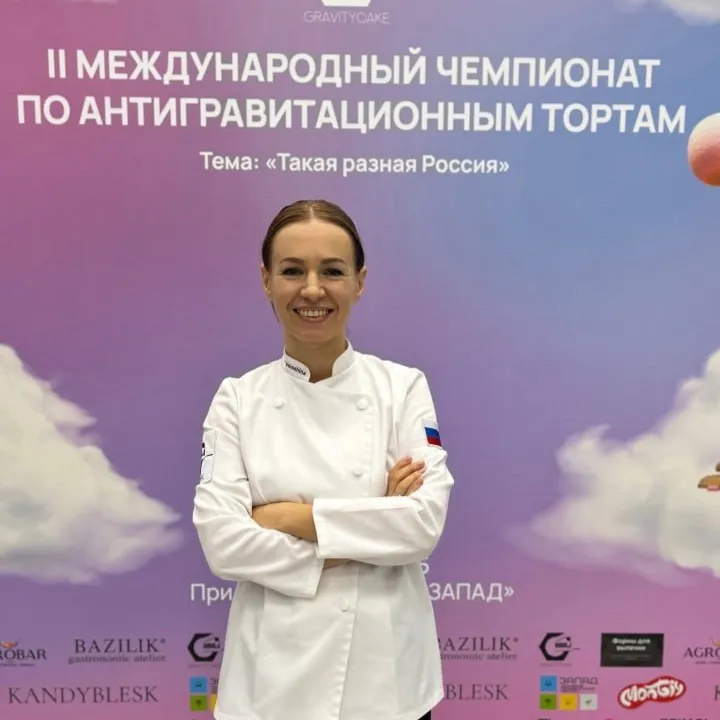 Антигравитационные торты покорили Москву: магнитогорский кондитер провела международный чемпионат