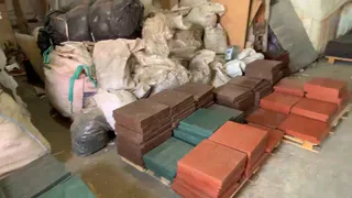 «Мы везем плёнку из магазинов»: как из мусора делают тротуарную плитку