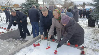 В Чувашии почтили память более сотни погибших в школе Эльбарусово