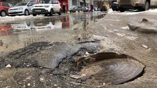 Читатель, наехавший на люк в центре города: "Угодил в настоящую западню"