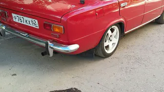 В Приокском с автомобилей неизвестные сливают бензин