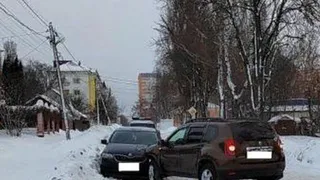 Две машины столкнулись на улице Вали Сафроновой в Брянске