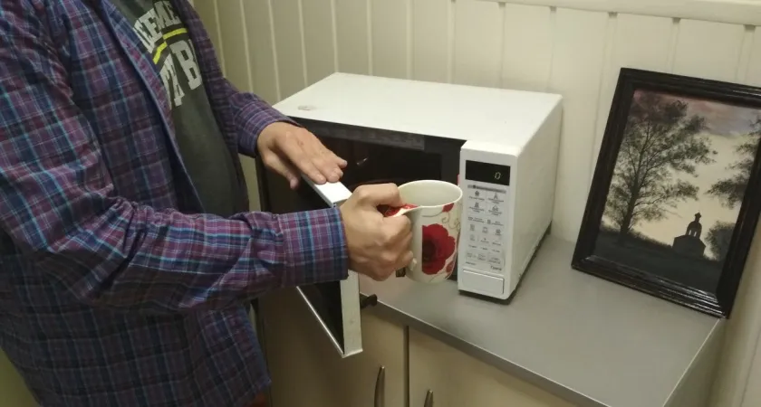 Эксперты назвали 2 способа, как заставить микроволновку греть еду, а не посуду - но не все об этом знают