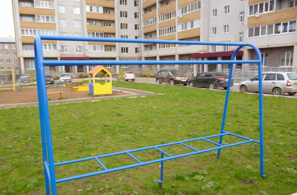 Нижнекамка просит установить подставки для выбивания паласов