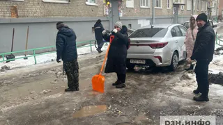 После видео Губерниева на Первомайском проспекте начали расчищать снег