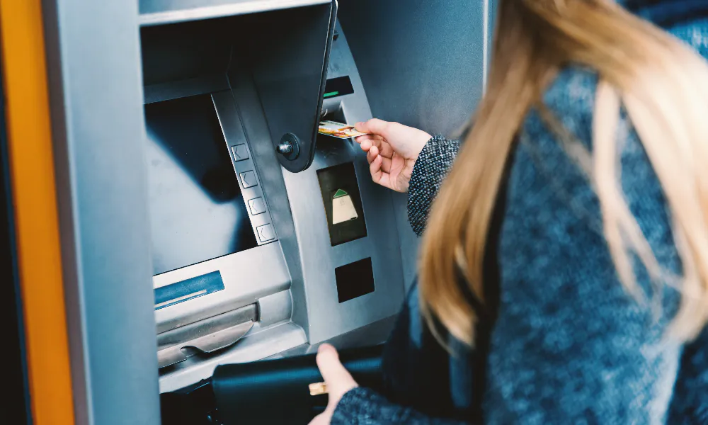 Проблемы с переводами в России: жители сталкиваются с блокировками средств