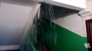 Из-за двух пенсионерок, устроивших потоп, 70 квартир в Роще остались без воды