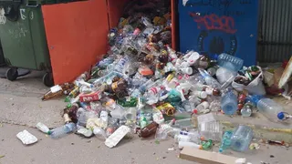 Бутылок… завались! Как собирают пластик на улице Новаторов