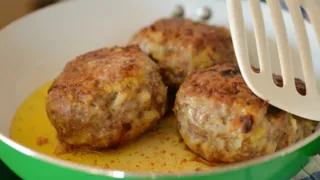 Эти «брежневские» котлеты таят во рту: повара готовили это блюдо генсеку постоянно. Простой рецепт