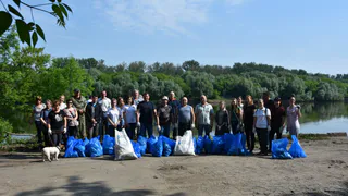 35 мешков мусора: в Лесопарке прошла большая уборка
