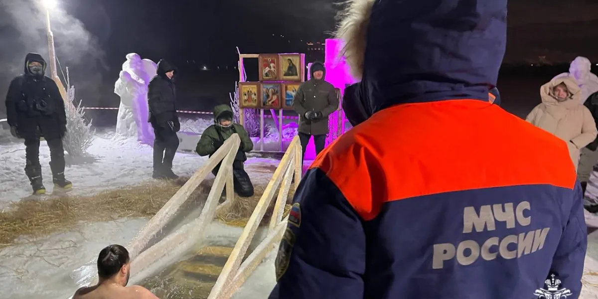 Стало известно, сколько человек в Рязанской области окунались в прорубь на Крещение