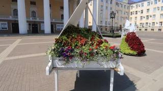 Цветочный рояль в центре Брянска приглянулся вандалам