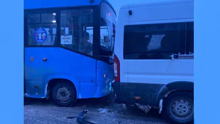 На дорогах Рязани не разъехались две маршрутки