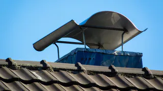 1 таблетка на дрова — и дымоход идеально чист: от векового слоя сажи не остается никакого следа - тяга на максимум